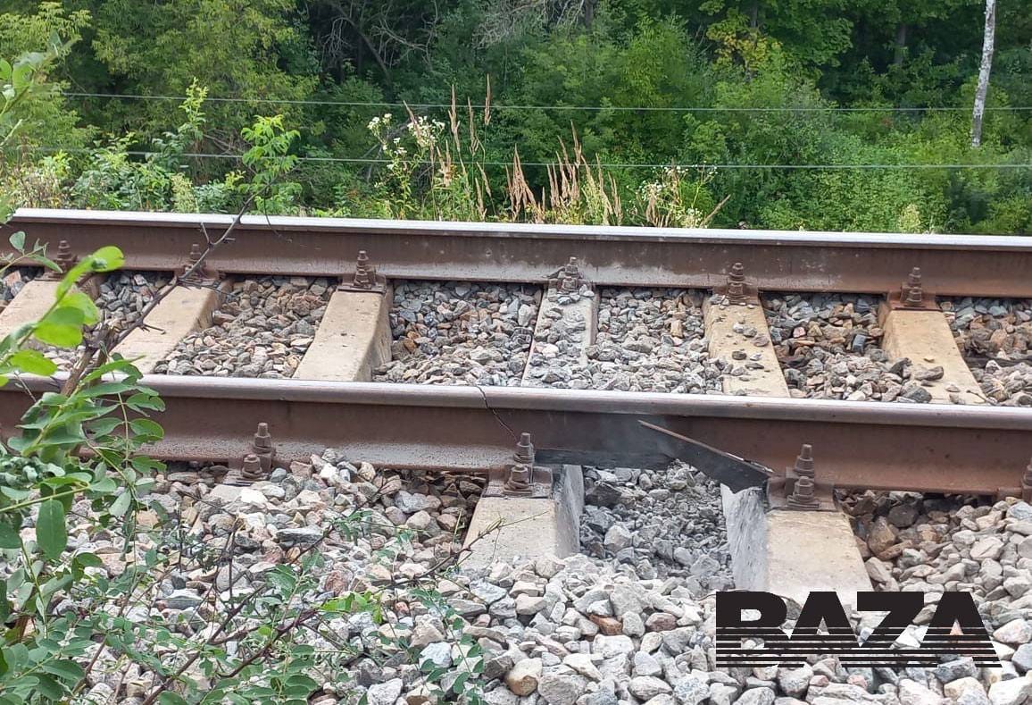 В Курской области пытались подорвать железную дорогу, днем ранее в регионе подорвали опору ЛЭП — Baza