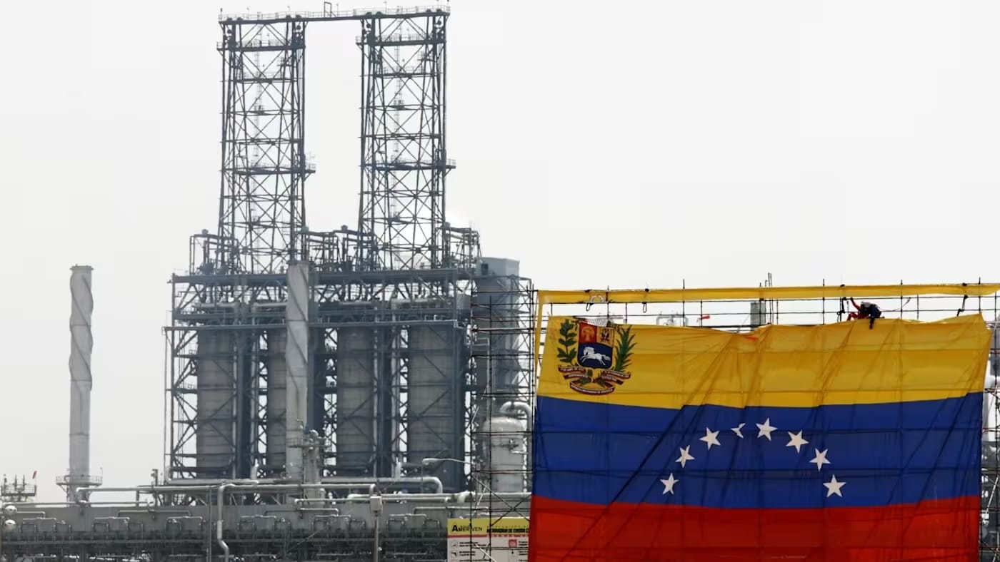 США разрешили американским фирмам работать с венесуэльской нефтью, исключив из лицензии российские и китайские компании